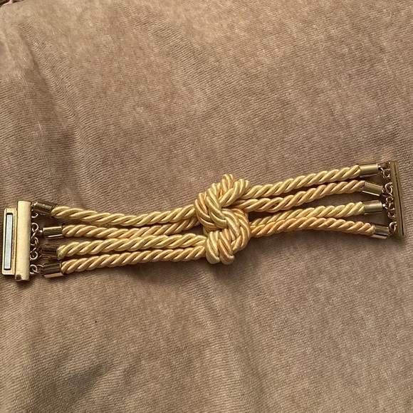 ✅Unique twisted rope bracelet in gold plated finish. Clasp is  magnetic. 💛 - Picture 3 of 5